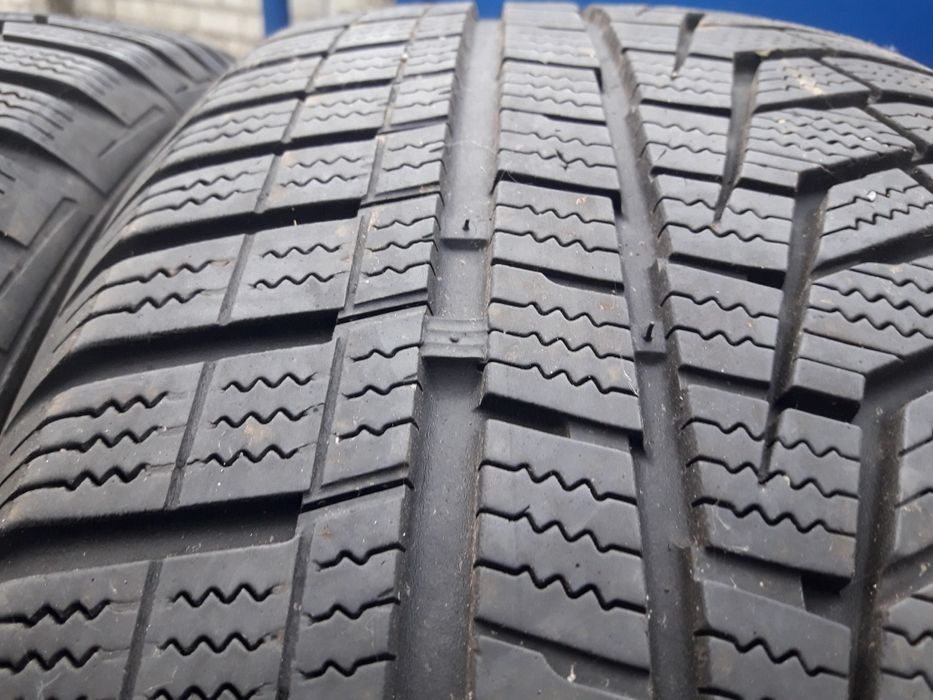 Шини б/у R-17/205/50 Hankook Winter I*Cept Evo2 ЗИМА