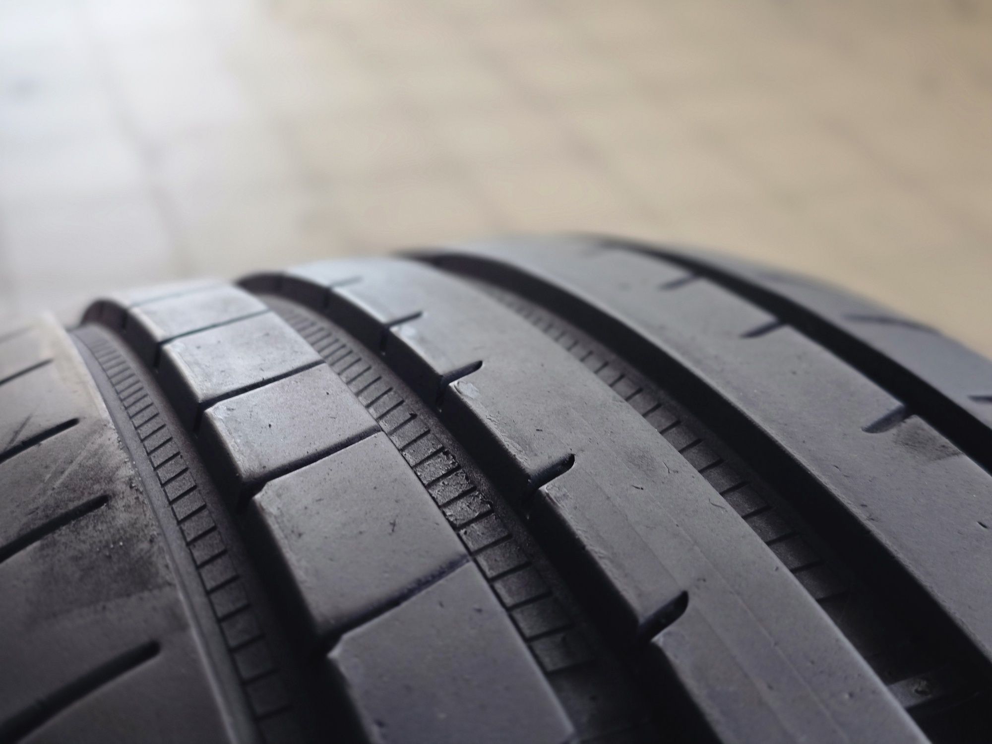 Pneus 225/45 R19