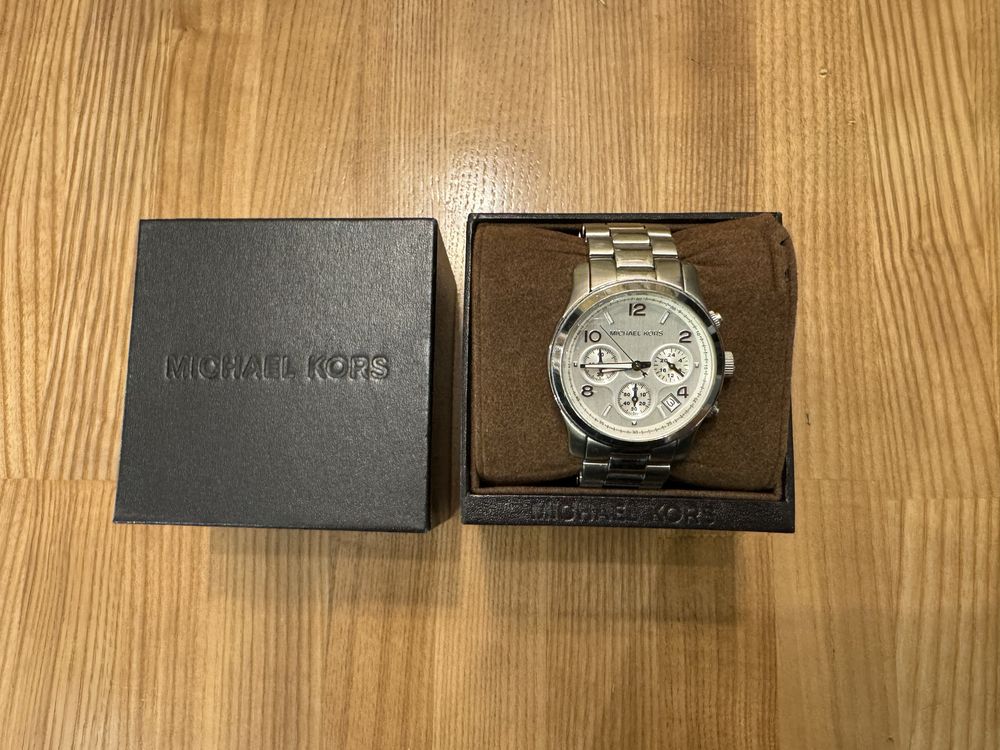 Часы женские MICHAEL KORS MK5076. Состояние хорошее. Есть коробка.