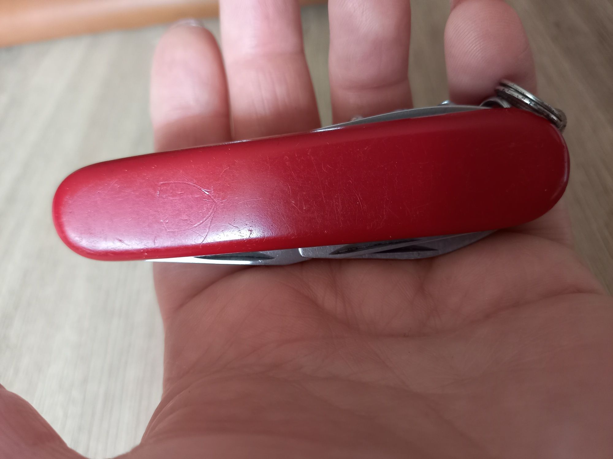 Victorinox szwajcarski