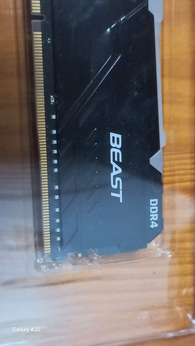 Memórias RAM Kingston fury com RGB 8gb cada