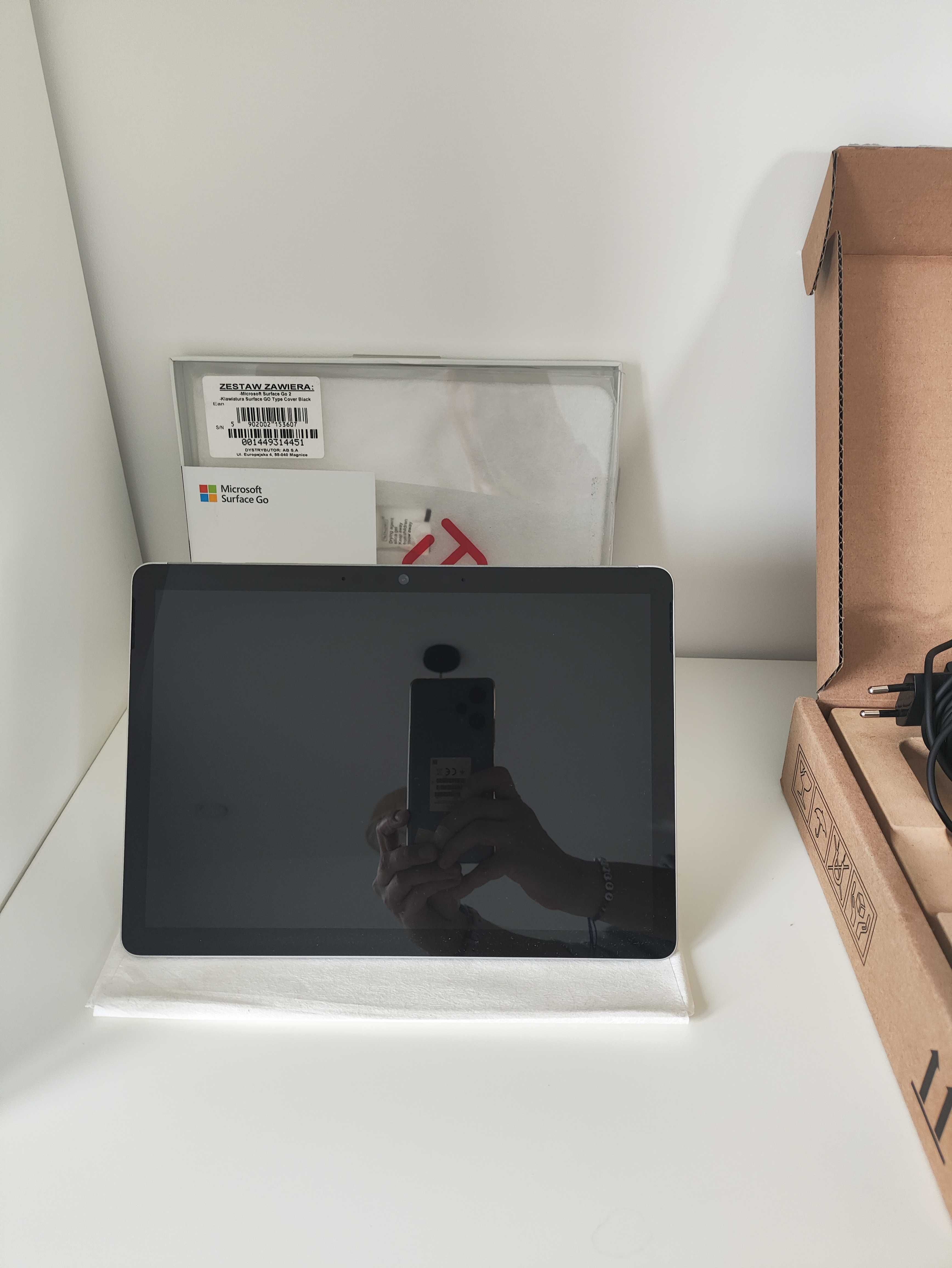 Microsoft Surface Go 2 + klawiatura Microsoft
