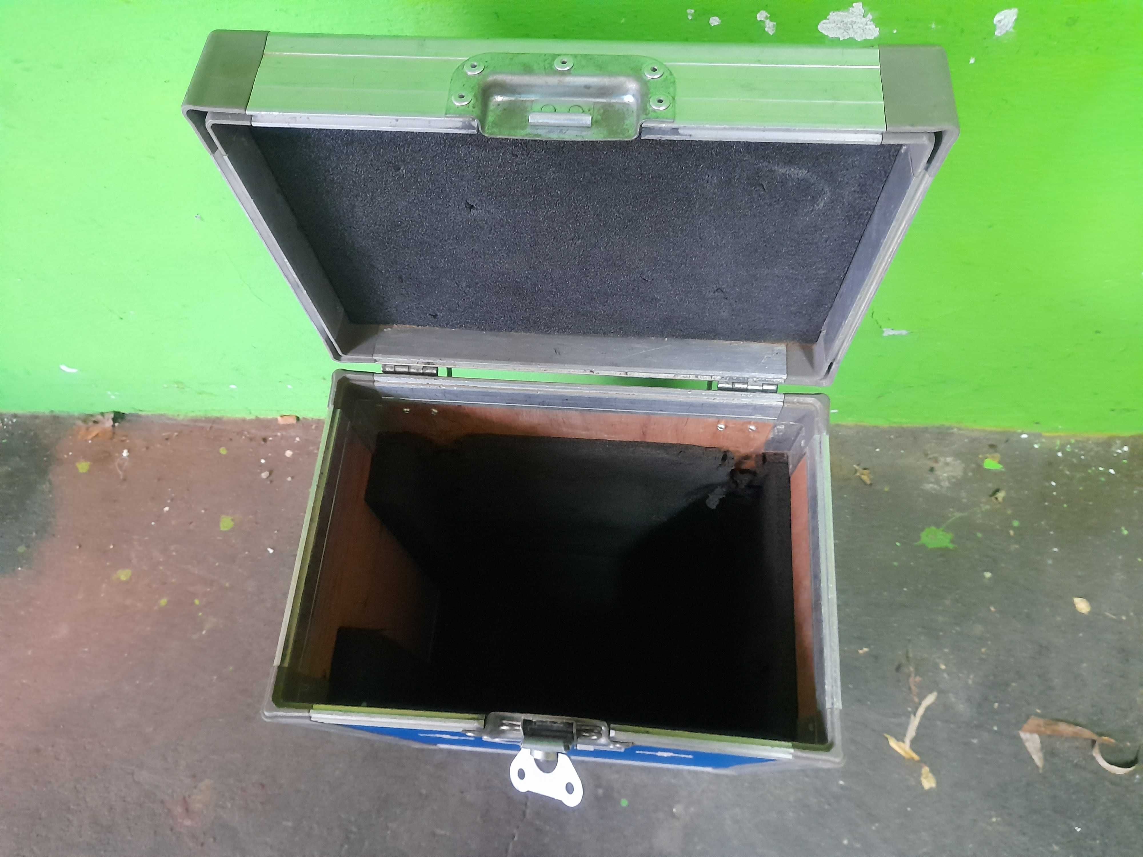 Walizka kufer case aluminiowy