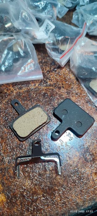 Тормозні колодки Shimano MT-200