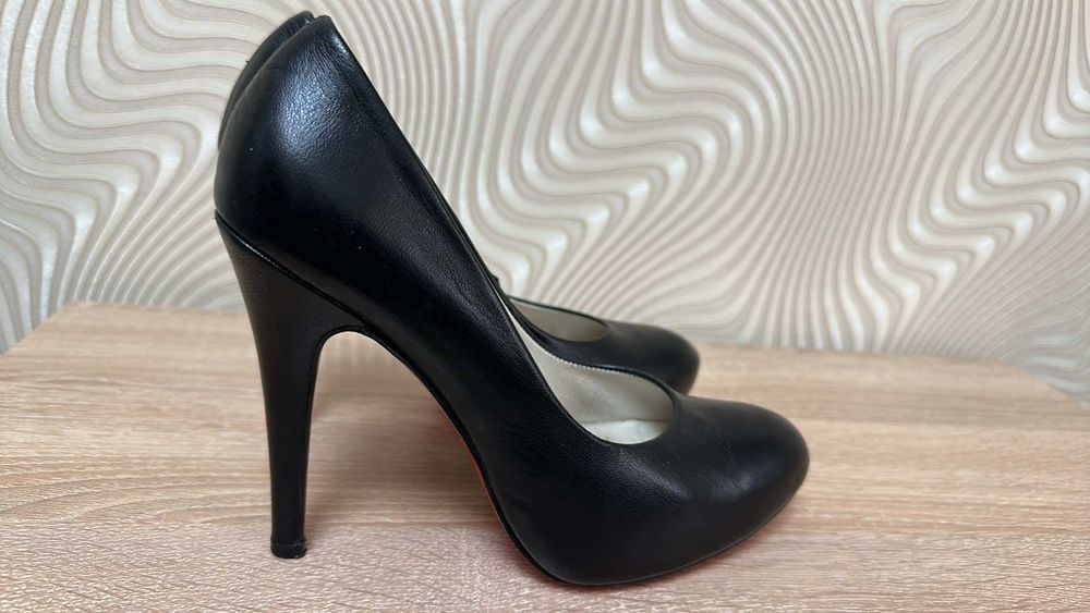 Christian Louboutin туфли 35 размер