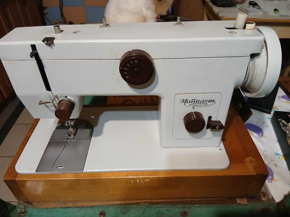 Швейная машинка Чайка