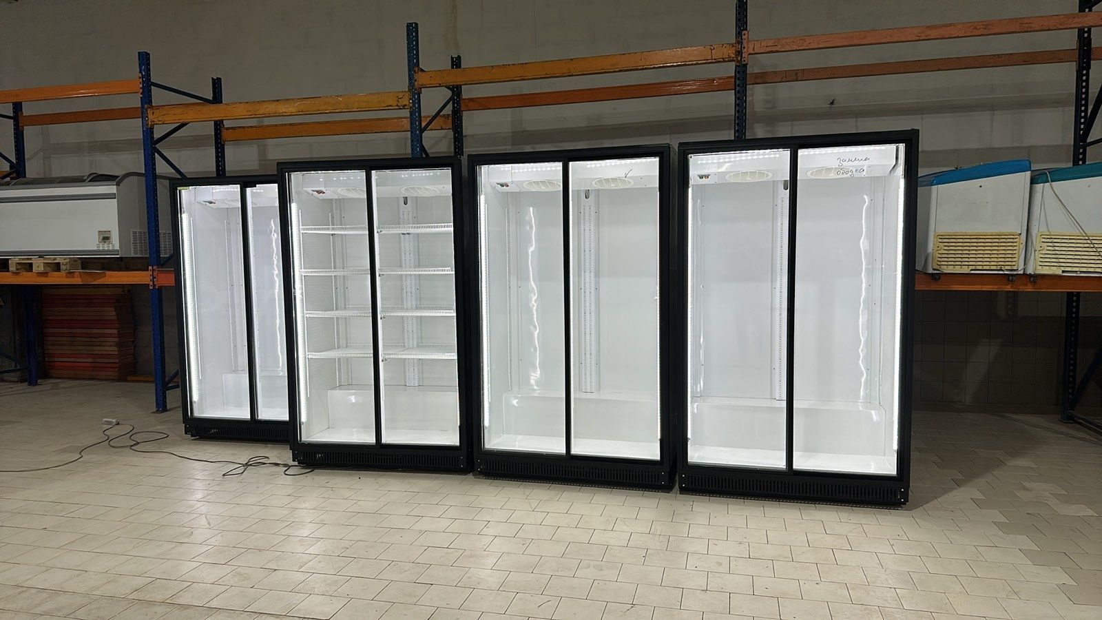 Витрина холодильная Extra Large Full Door.  016