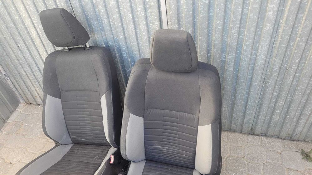 Toyota auris 2 generacja rocznik 2016 fotele