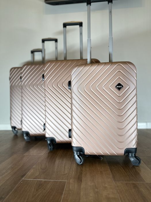 Nowa walizka srednia L/ bagaz do 20 kg/ walizki