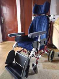 Wózek inwalidzki z zagłówkiem, podnóżkiem, regulowany