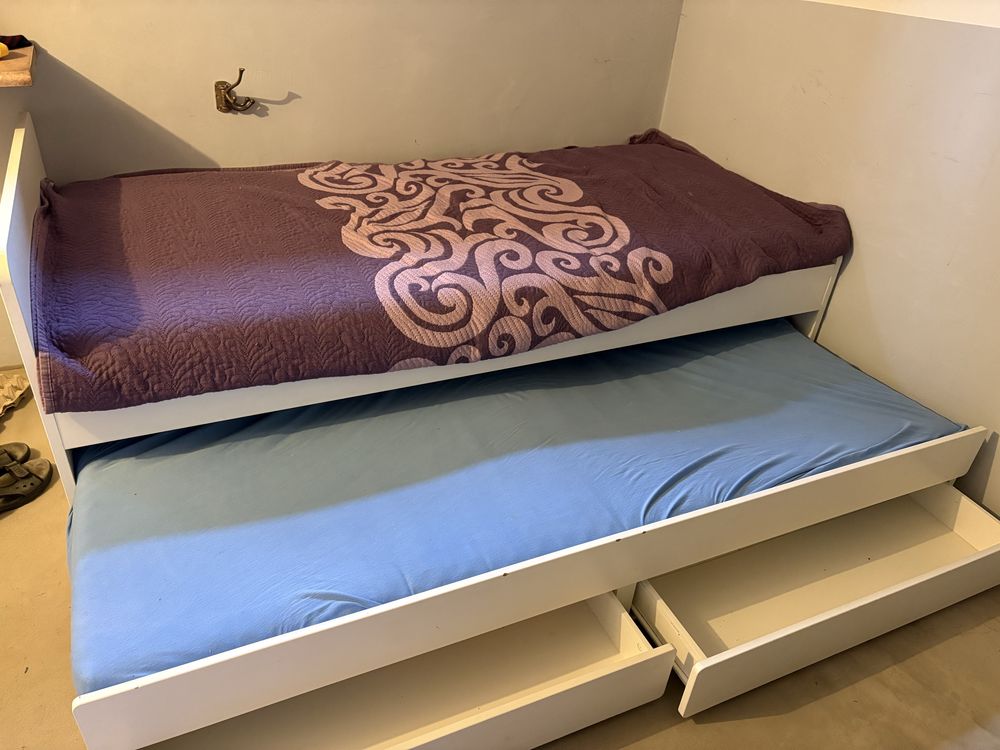 Lozko Slakt Ikea z wysuwanym lozkiem i szufladami plus materace