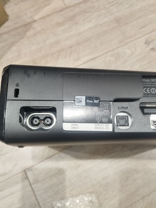 Xbox 360 продам всё работает