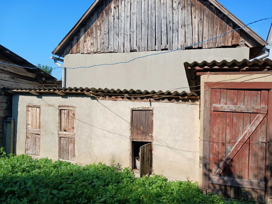 Будинок під бізнес та житло в затишному селі Берегівщини (ліс, озеро).