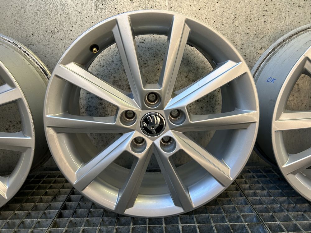 Felgi aluminiowe Skoda Octavia 3 5x112 ET49 7,0 17