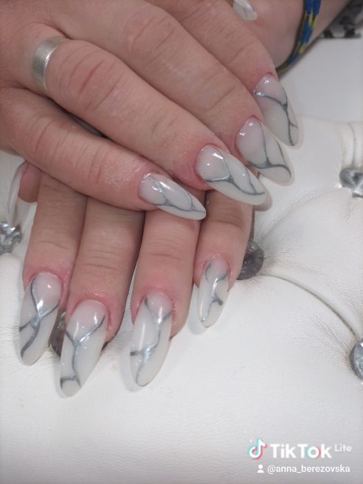 Манікюр педикюр нарощування нігтів