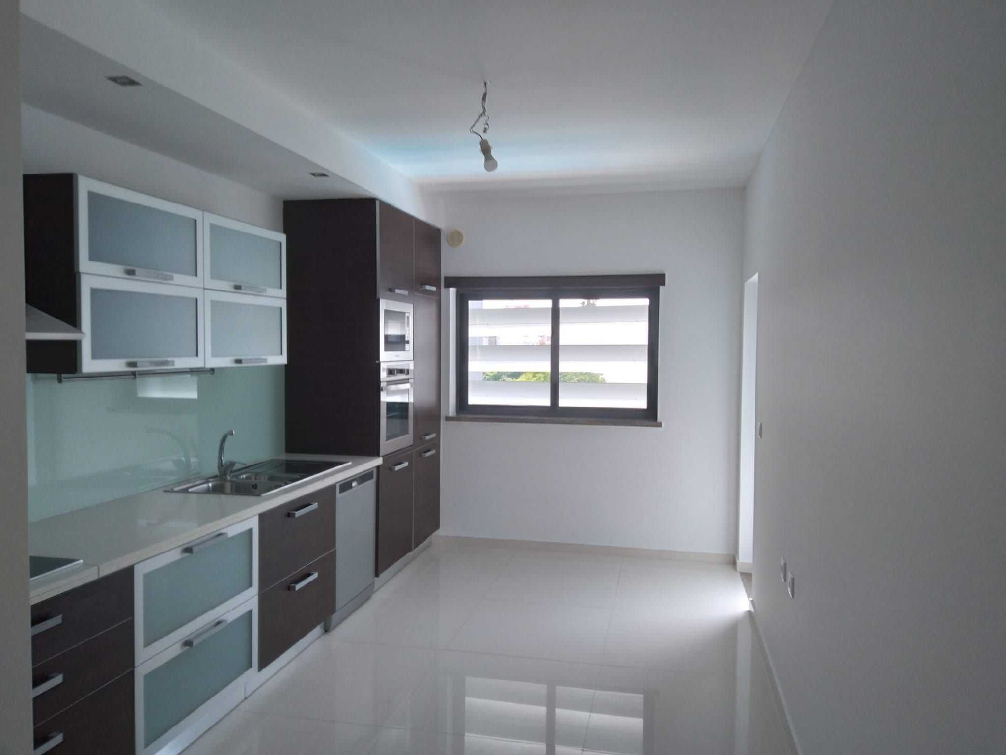 Arrendamento apartamento T3 em condomínio fechado