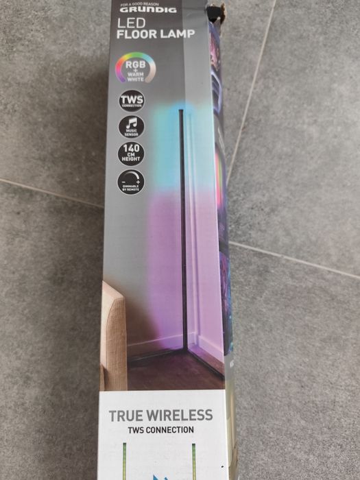 Bezprzewodowa lampa stojąca RGB