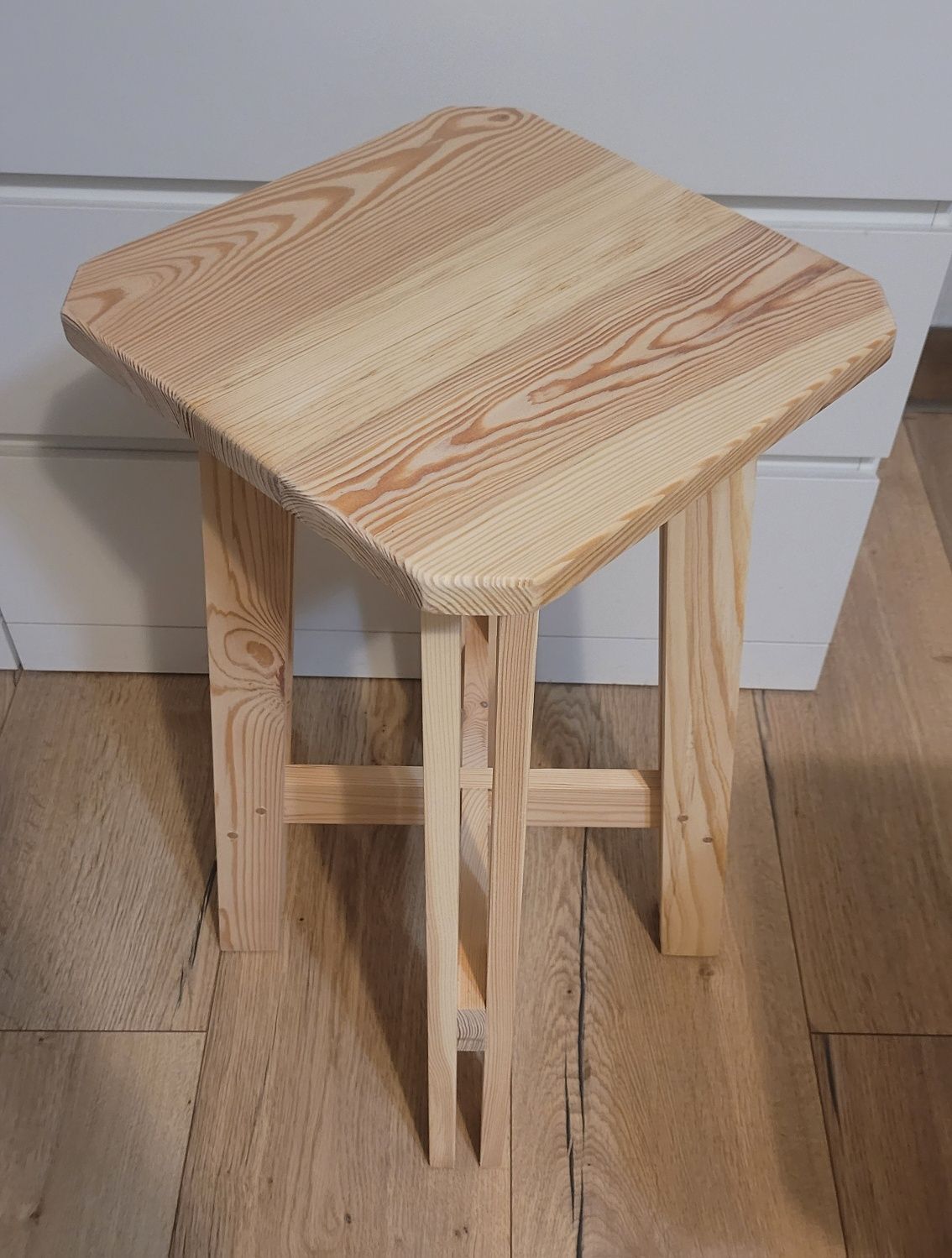 Taboret hoker sosnowy