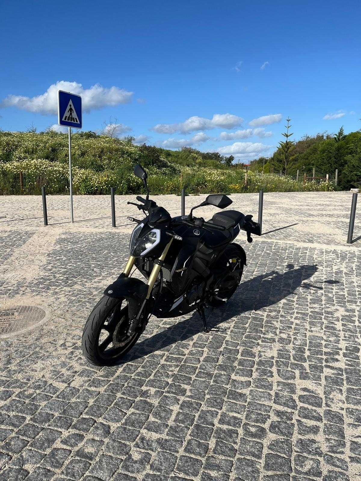 "Mota Impecável à Venda – Poucos Kms, Pronta a Andar!"