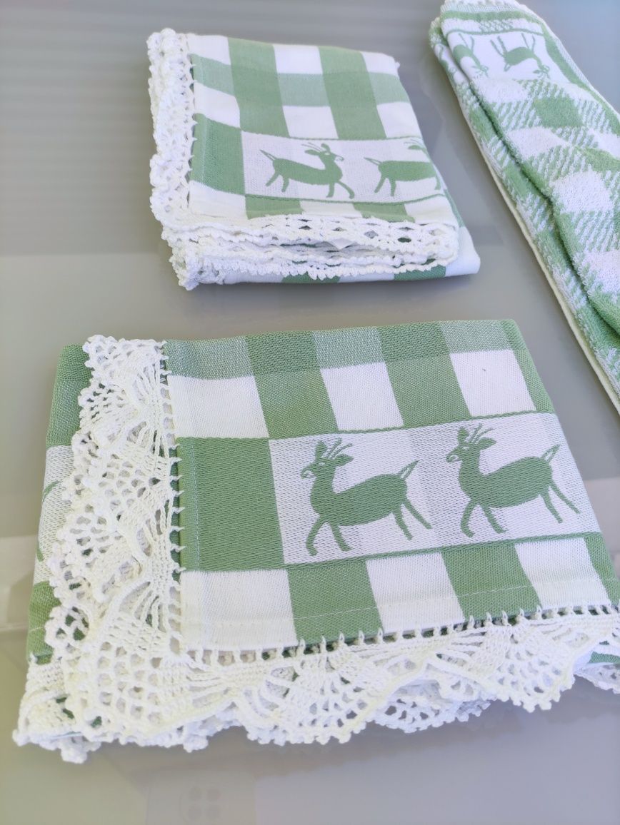 Conjunto de uma toalha e dois panos de cozinha