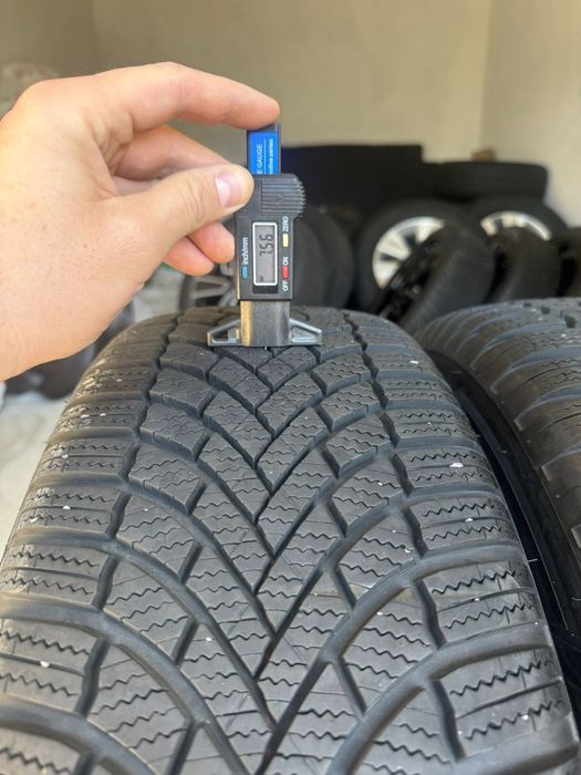 Шини зима BRIDGESTONE 255/60 R18 Blizzak.