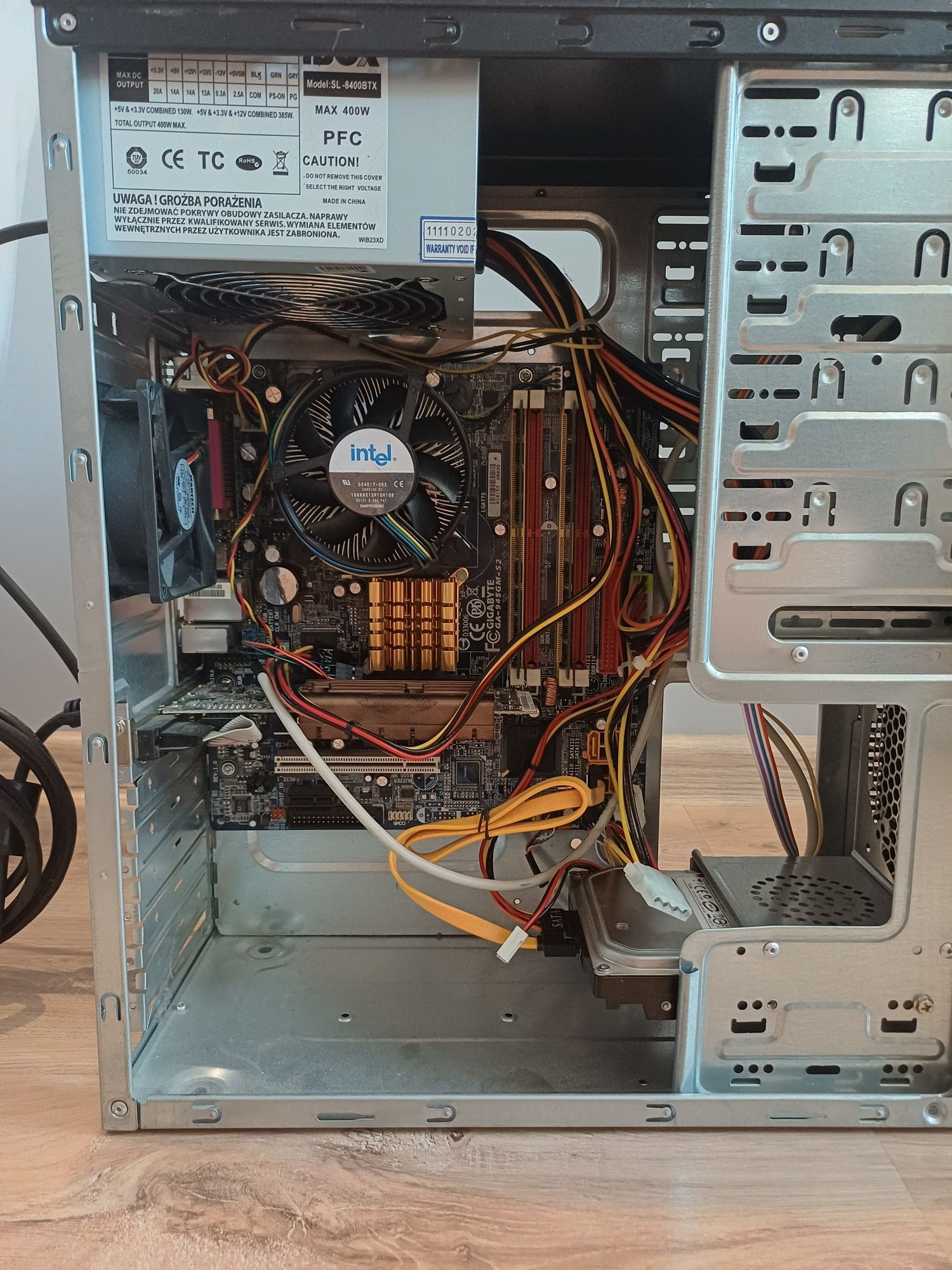 Komputer stacjonarny PC intel pentium 2 GB RAM ,512 grafika + monitor