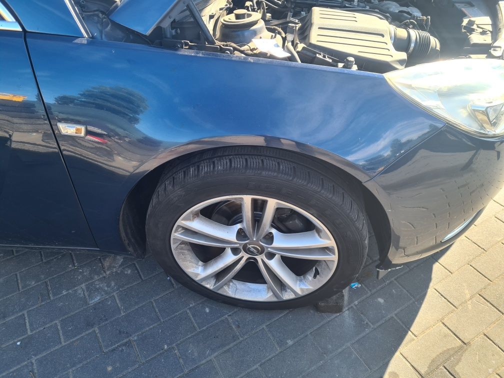 Blotnik prawy Opel Insignia A Z22A