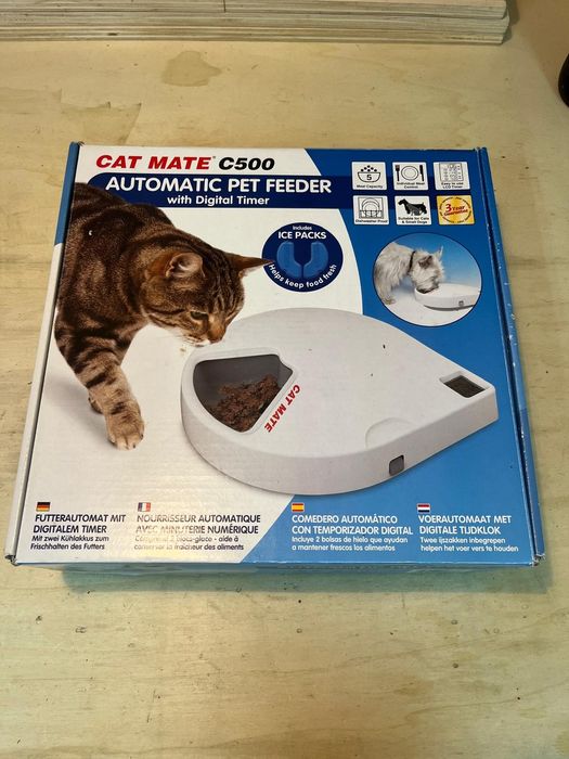 Dispensor de ração para gatos