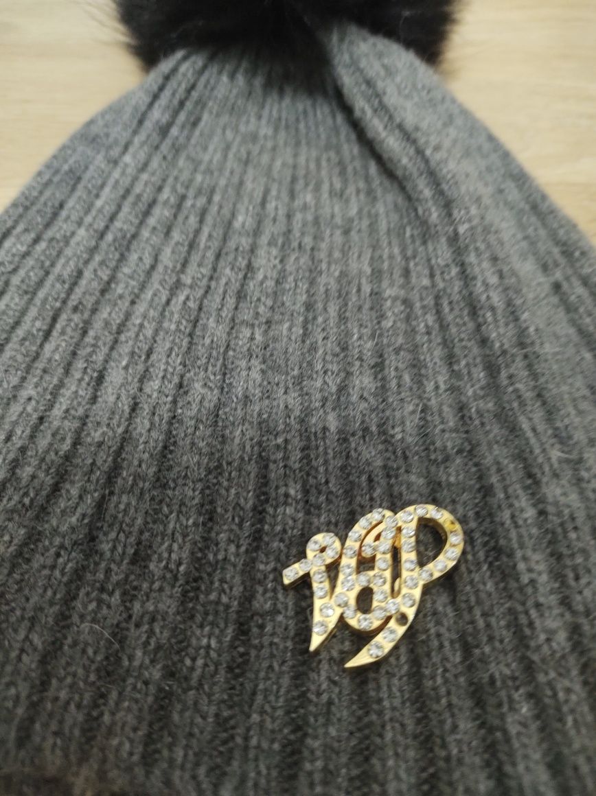 VDP club Dolce Gabbana шапка зимняя шерстяная серая со Swarovski