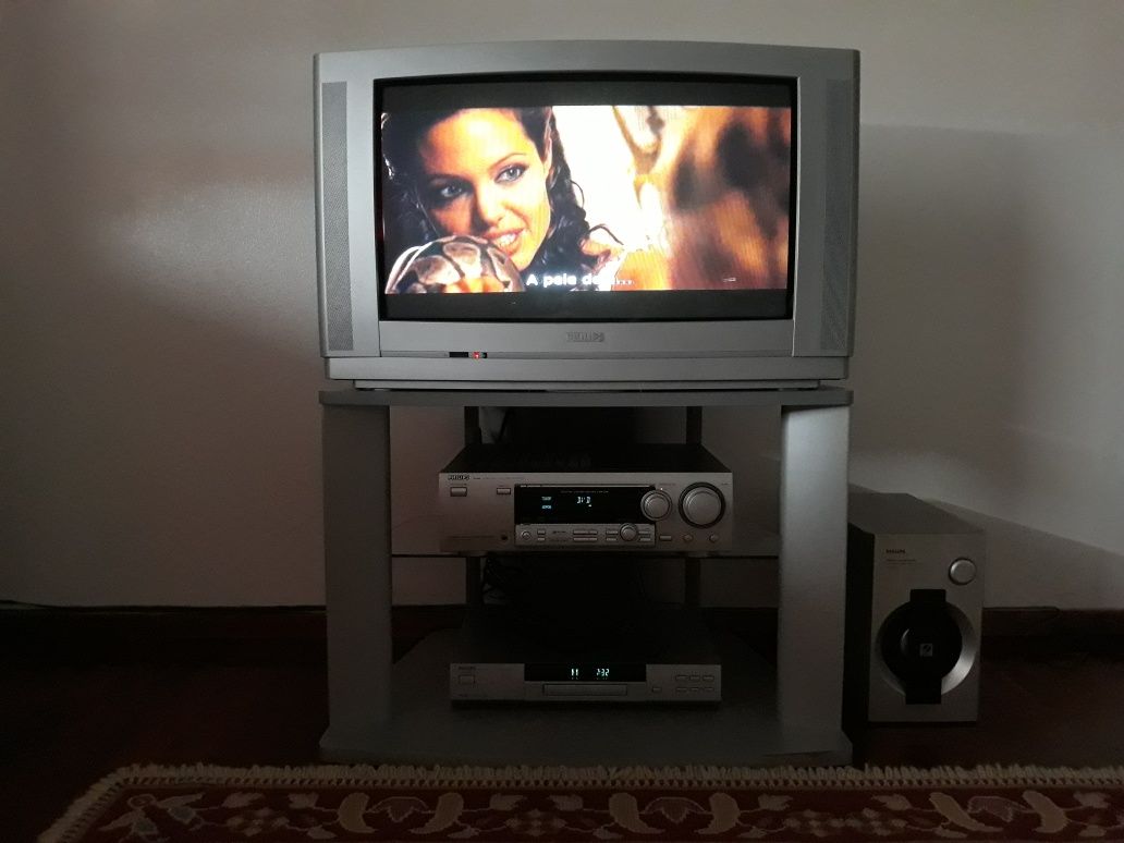 Vendo tv 70cms a funcionar bem, móvel incluído