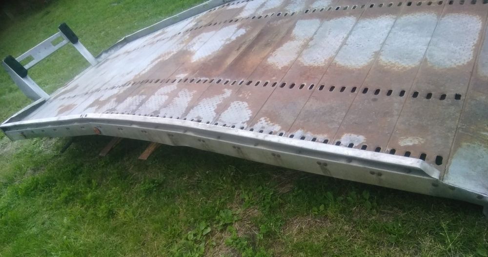 Najazd auto laweta paka