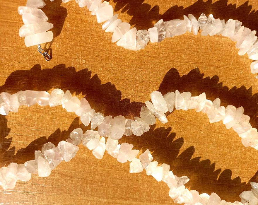 korale i kryształ górski- naszyjniki