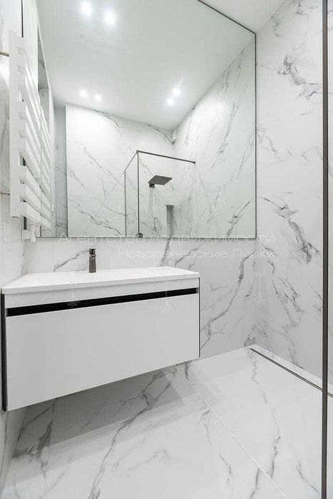 Продаж будинку за бассейном 250 км м Козин Конча-Заспа