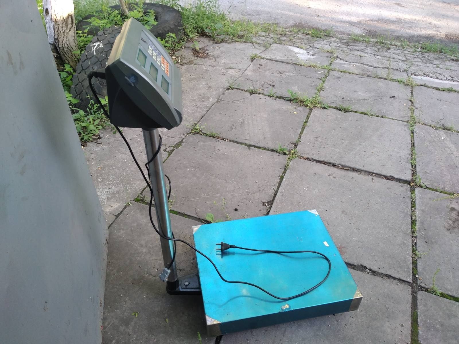Продаю весы напольные