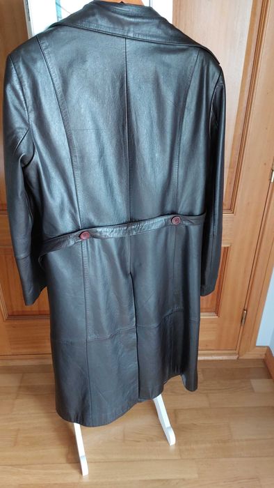 Casaco Comprido em Couro com Gola Amovível- In Extenso