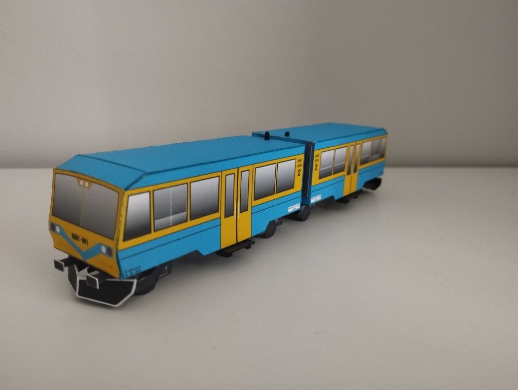 Model kartonowy zabawka pociąg miejski autobus szynowy. Kolzam SN81-00