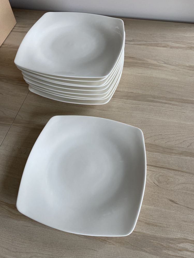 Porcelana Karolina Hiruni zestaw talerze filiżanki