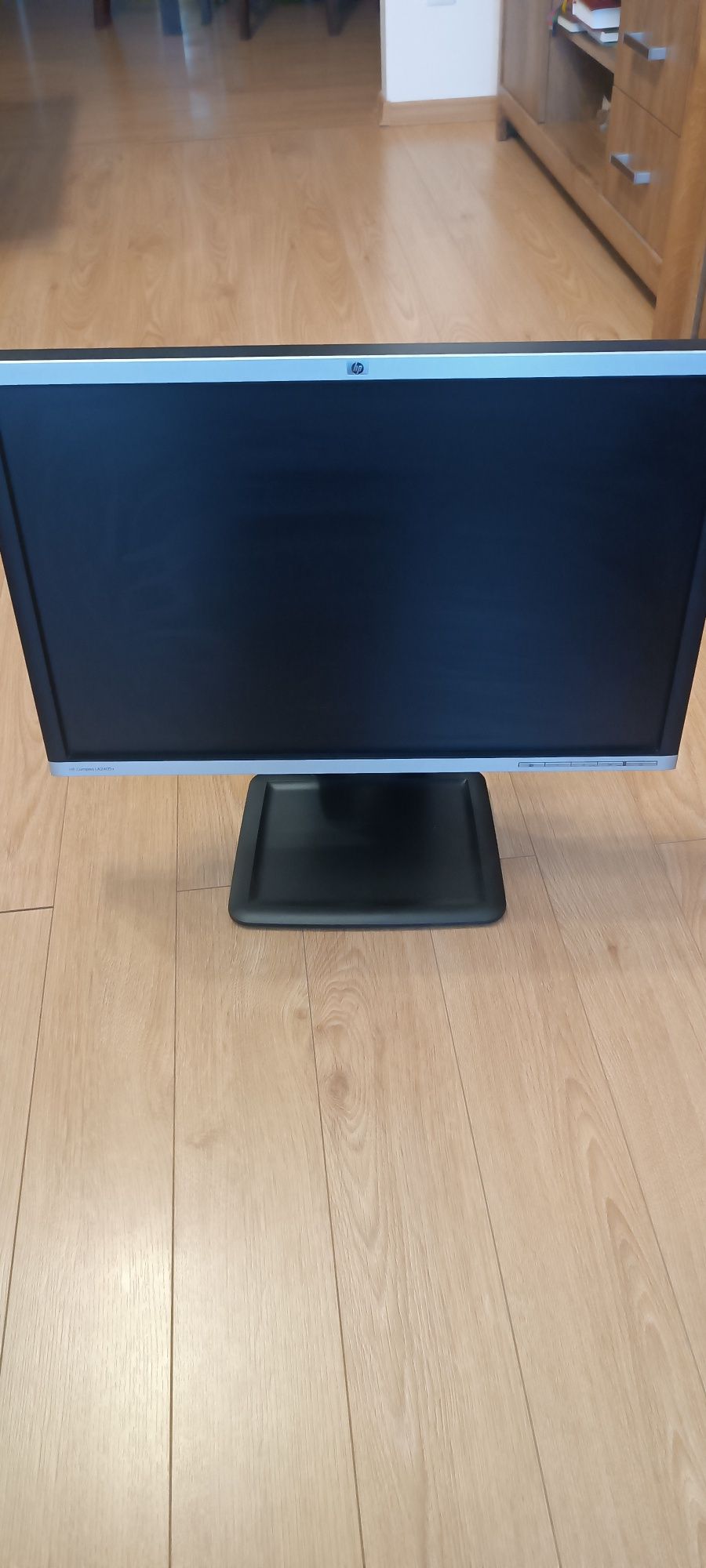 Monitor razem z kablem VGA