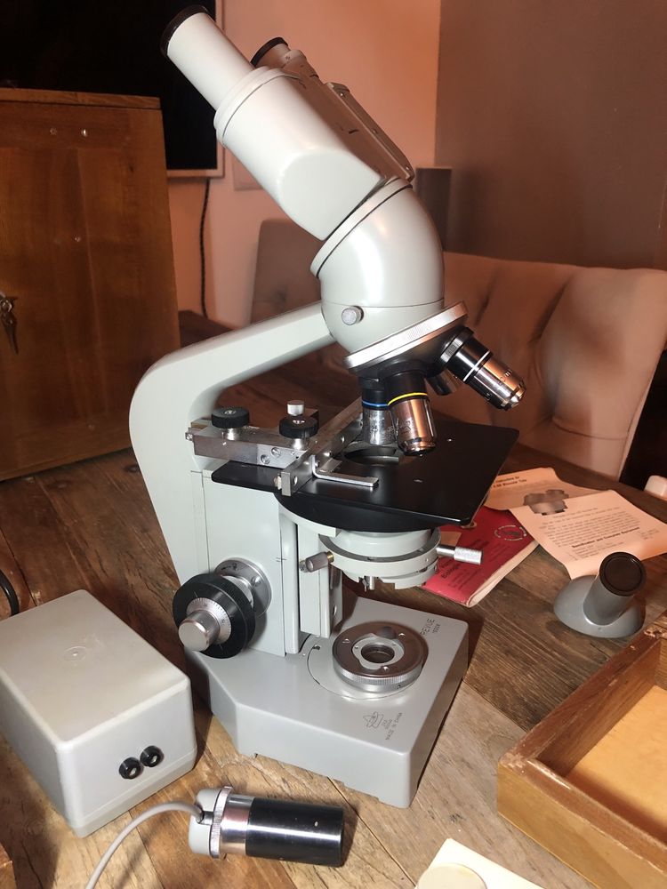 Profesjonalny Mikroskop Revue 1600 jednooczny, obuoczny, Laboratorium