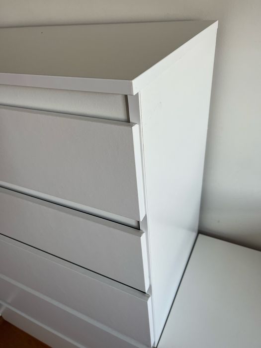 Comoda branca e mesa cabeceira IKEA KULLEN