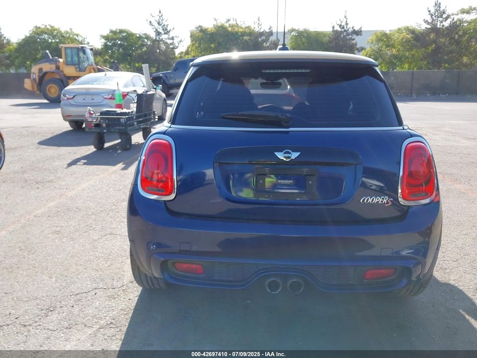 2017 MINI COOPER S в дорозі