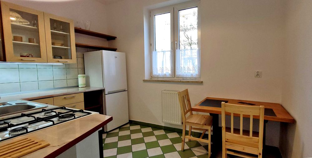 Wynajmę kawalerkę 35 m² os. Mokre w Toruniu parterowy lokal z balkonem