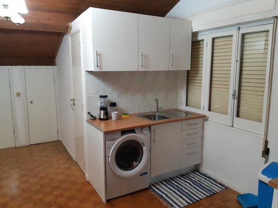 Apartamento T0/T1 Mobilado c/ Amplo Quintal | Em Moradia Comum