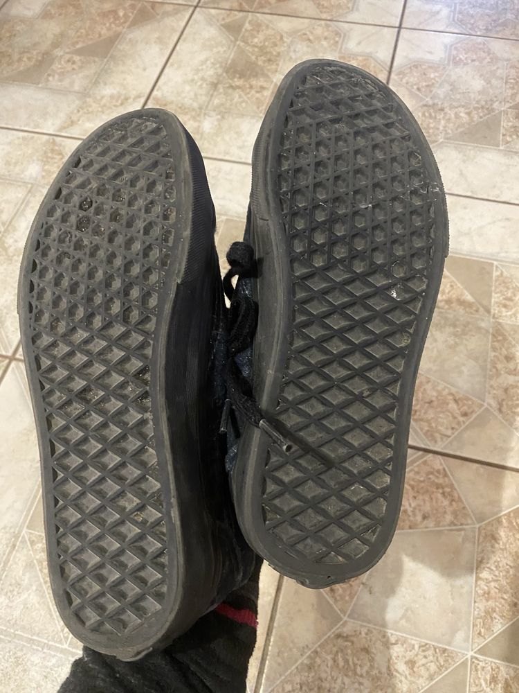 Vans. Кросівки- кеди доя дівчинки.35 розмір.
