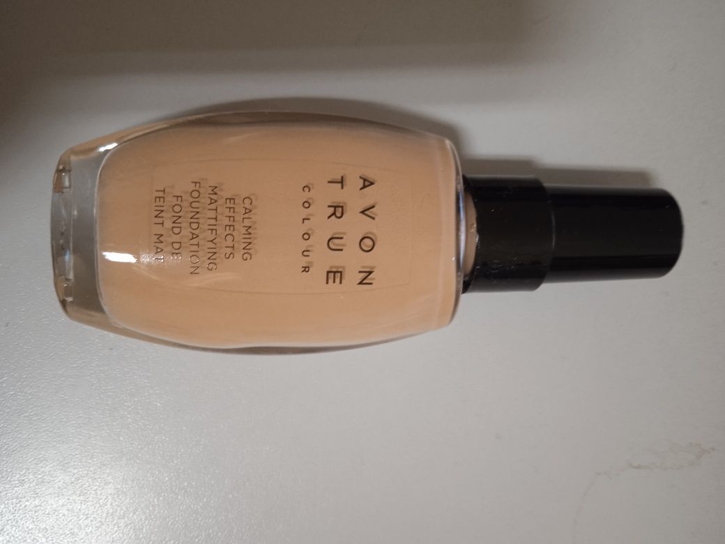 Avon podkład matująco antystresowy ALMOND 30ml