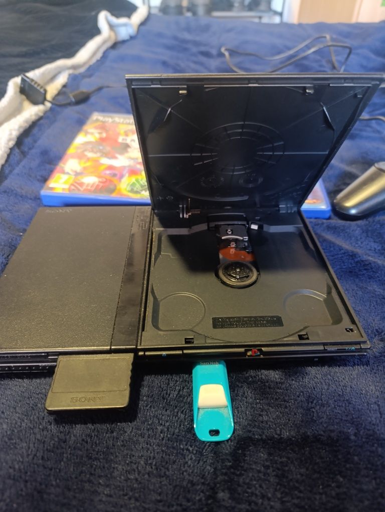 PS2 com 3 jogos!