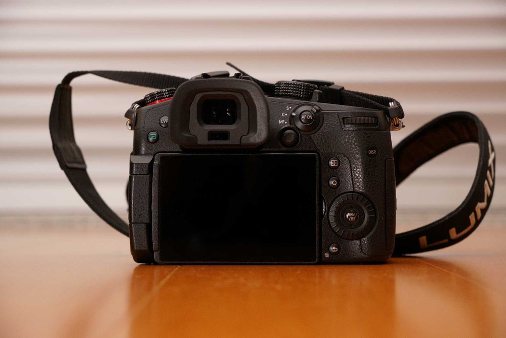 Panasonic GH5 II, c/ caixa e acessorios de origem + 2 Baterias extra
