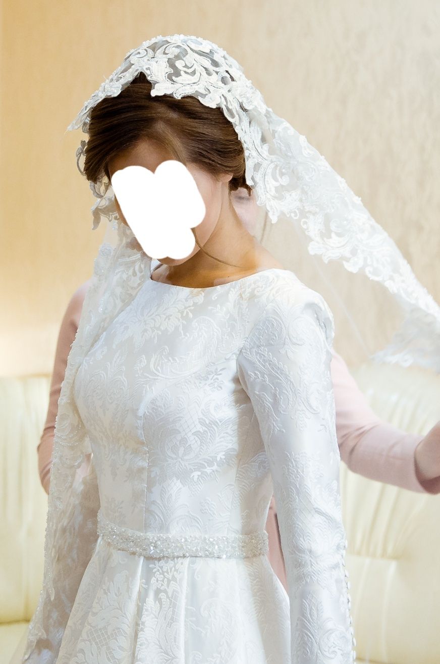 Продам свадебное платье жакард 42-44 р. Белое. На рост 1,74. С поясом