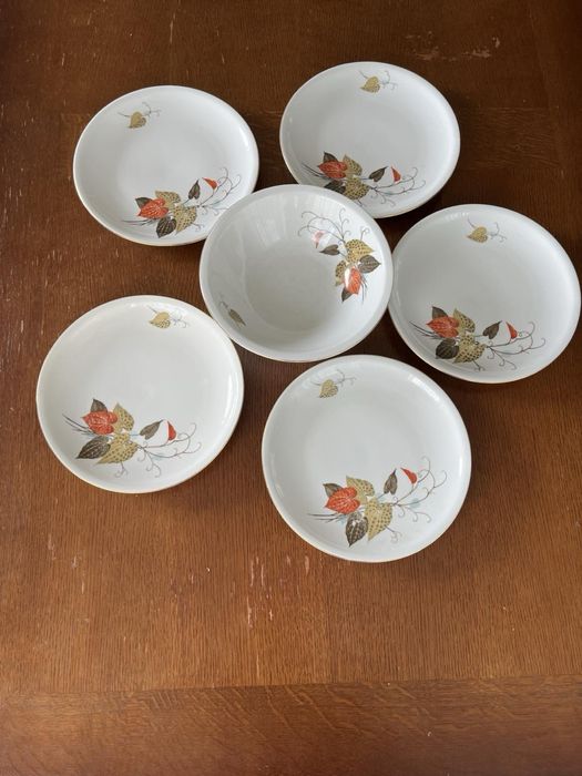 Тарелки фарфоровые