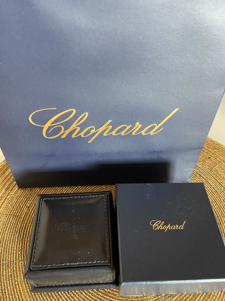 Оригинальная коробка упаковк Chopard для кольца, подвески или серег.